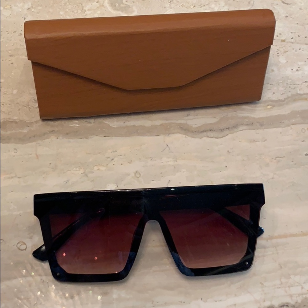 ✨sold✨Sunglasses with hard case